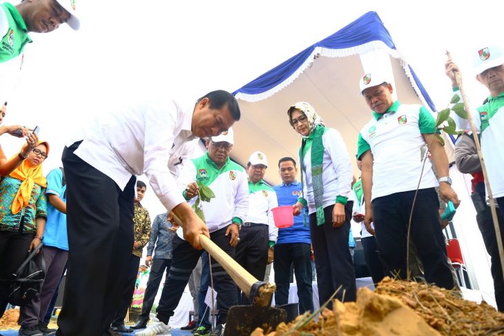 Dalam Rangkaian Muskomwil, 24 Wali Kota se Sumatera Tanam Pohon Khas di Tenayan Raya